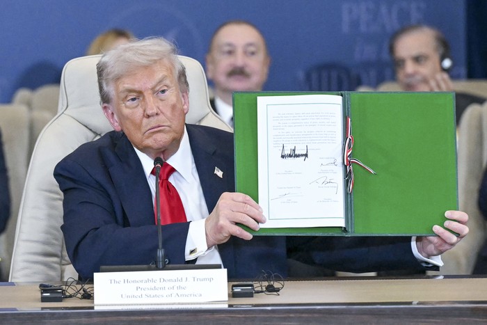 Donald Trump, durante una cumbre sobre Gaza en Sharm el-Sheikh, el 13 de octubre, en Egipto. · Foto: AFP Donald Trump, durante una cumbre sobre Gaza en Sharm el-Sheikh, el 13 de octubre, en Egipto. · Foto: AFP