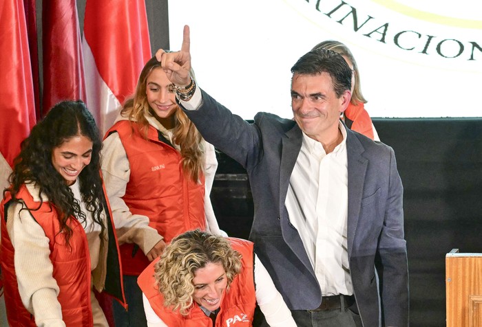 Rodrigo Paz, celebra tras los resultados de la segunda vuelta de las elecciones presidenciales, el 19 de octubre, en La Paz. · Foto: Martin Bernetti / AFP Rodrigo Paz, celebra tras los resultados de la segunda vuelta de las elecciones presidenciales, el 19 de octubre, en La Paz. · Foto: Martin Bernetti / AFP