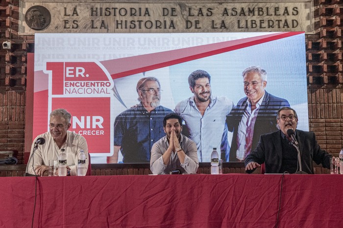 Robert Silva, Andrés Ojeda y Gustavo Zubía, el 20 de setiembre, en la Casa del Partido Colorado. · Foto: Hugo de León Robert Silva, Andrés Ojeda y Gustavo Zubía, el 20 de setiembre, en la Casa del Partido Colorado. · Foto: Hugo de León