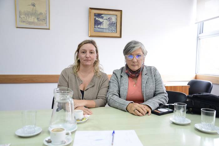 Ana Vernego e Isabel Abarno, el 30 de abril, en la Junta Departamental de Maldonado. · Foto: Natalia Ayala