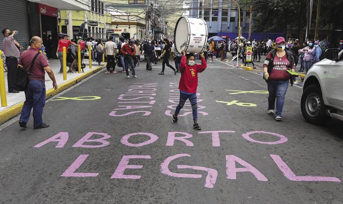 Movilización en contra del proyecto de ley que reafirma la prohibición del aborto e impide cualquier intento futuro de legalización, en Tegucigalpa, Honduras, (archivo, enero de 2021).