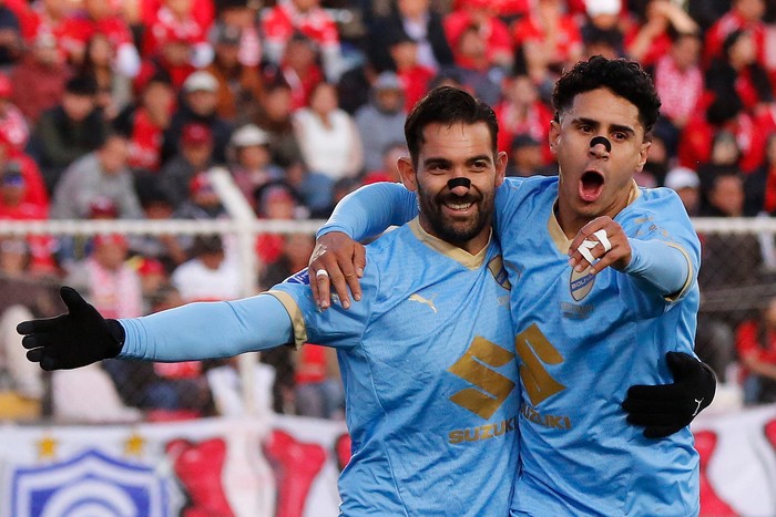 Martín Cauteruccio celebra su gol junto a Daniel Catano, de Bolívar, ante Cienciano, el 20 de agosto, en el estadio Inca Garcilaso de la Vega en Cusco, Perú. Foto: Oswald Charca, AFP. Martín Cauteruccio celebra su gol junto a Daniel Catano, de Bolívar, ante Cienciano, el 20 de agosto, en el estadio Inca Garcilaso de la Vega en Cusco, Perú. Foto: Oswald Charca, AFP.