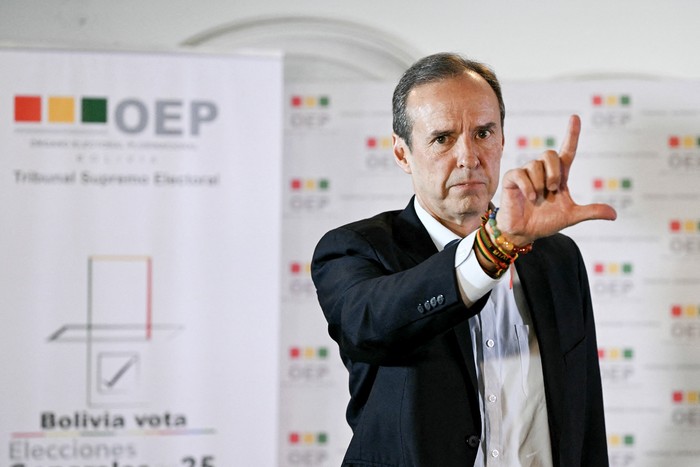 Jorge "Tuto" Quiroga, candidato presidencial de Bolivia por la coalición "Alianza Libre", el 12 de octubre, durante una conferencia de prensa, en La Paz. · Foto: Aizar Raldes, AFP Jorge "Tuto" Quiroga, candidato presidencial de Bolivia por la coalición "Alianza Libre", el 12 de octubre, durante una conferencia de prensa, en La Paz. · Foto: Aizar Raldes, AFP