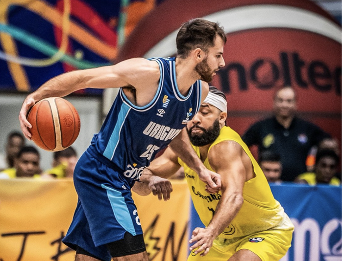 Foto principal del artículo 'Santiago Véscovi: “Estamos creando una buena base para jugar en los próximos años por Uruguay”' · Foto: Federación Uruguaya de Básquetbol Foto principal del artículo 'Santiago Véscovi: “Estamos creando una buena base para jugar en los próximos años por Uruguay”' · Foto: Federación Uruguaya de Básquetbol