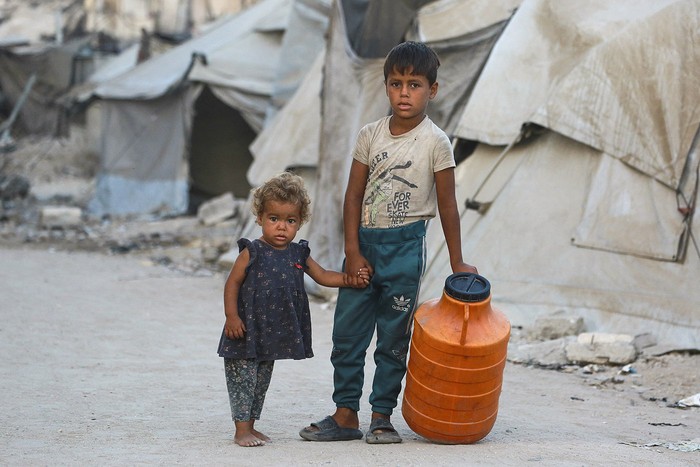 Niños palestinos en un campamento de desplazados en la ciudad de Gaza. · Foto: Bashar Taleb, AFP Niños palestinos en un campamento de desplazados en la ciudad de Gaza. · Foto: Bashar Taleb, AFP