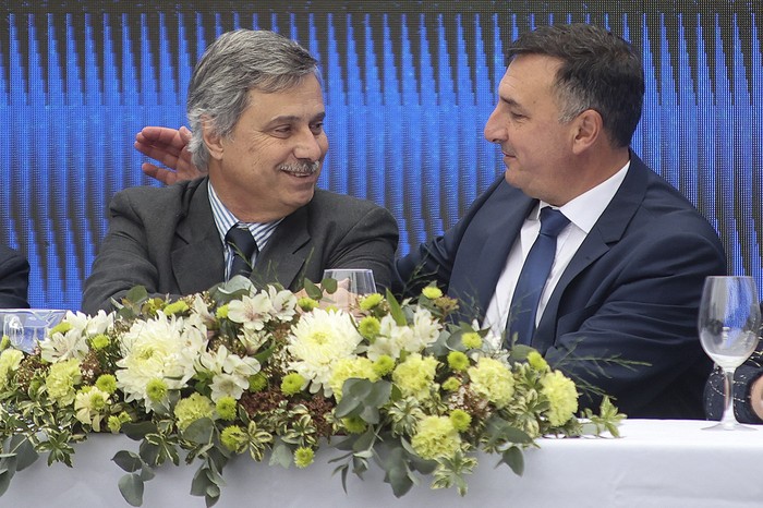 Walter Texeira y Carlos Albisu, el 10 de julio, cuando asumieron sus cargos en Salto. · Foto: Vicente Massarino Walter Texeira y Carlos Albisu, el 10 de julio, cuando asumieron sus cargos en Salto. · Foto: Vicente Massarino