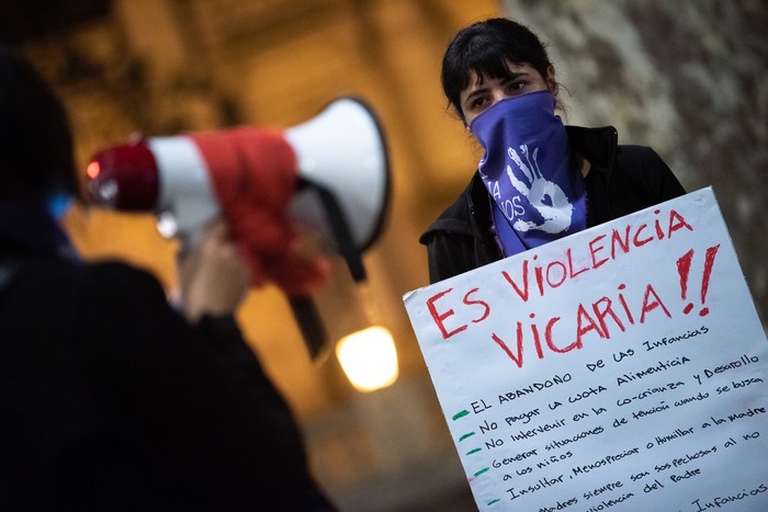 Concentración contra la violencia vicaria en la plaza Cagancha (archivo). · Foto: Gianni Schiaffarino Concentración contra la violencia vicaria en la plaza Cagancha (archivo). · Foto: Gianni Schiaffarino