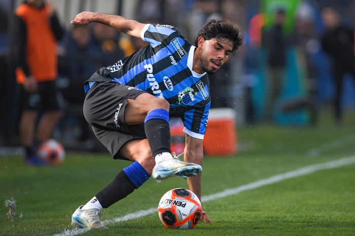 Lucas Acosta, de Liverpool, en el estadio Belvedere (archivo, 2025). · Foto: Gianni Schiaffarino Lucas Acosta, de Liverpool, en el estadio Belvedere (archivo, 2025). · Foto: Gianni Schiaffarino