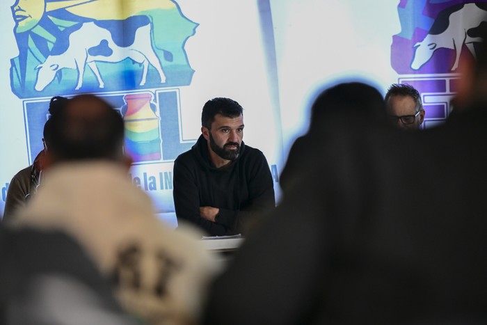 Enrique Méndez durante el Plenario Nacioanl de la FTIL en el Club Colonia de Florencio Sánchez. · Foto: Ignacio Dotti Enrique Méndez durante el Plenario Nacioanl de la FTIL en el Club Colonia de Florencio Sánchez. · Foto: Ignacio Dotti