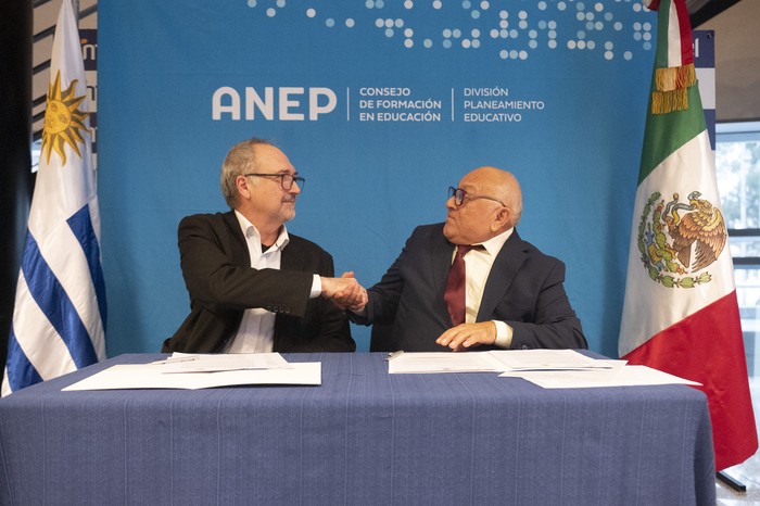 Walter Fernández Val y Freddy Espadas, el 18 de agosto, en la Torre de las Telecomunicaciones. · Foto: Alessandro Maradei Walter Fernández Val y Freddy Espadas, el 18 de agosto, en la Torre de las Telecomunicaciones. · Foto: Alessandro Maradei