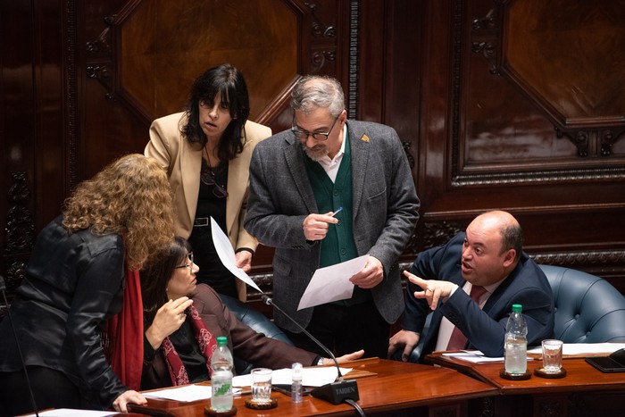 Bancada del Frente Amplio, el 19 de agosto, en el Senado. · Foto: Gianni Schiaffarino Bancada del Frente Amplio, el 19 de agosto, en el Senado. · Foto: Gianni Schiaffarino