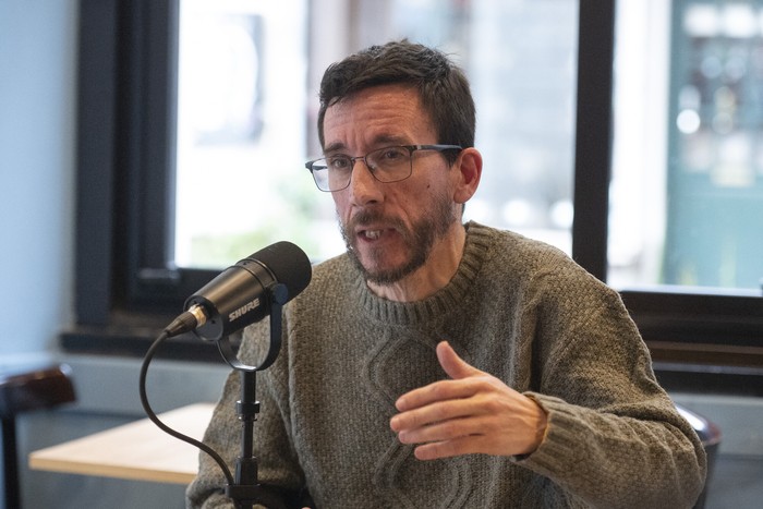Alejandro Zavala, el 20 de agosto, en _la diaria Radio_. · Foto: Alessandro Maradei Alejandro Zavala, el 20 de agosto, en _la diaria Radio_. · Foto: Alessandro Maradei