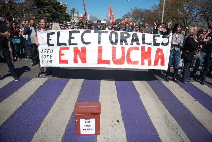 Movilización de la Asociación de Funcionarios Electorales del Uruguay, en el Palacio Legislativo (archivo, setiembre de 2025). · Foto: Gianni Schiaffarino Movilización de la Asociación de Funcionarios Electorales del Uruguay, en el Palacio Legislativo (archivo, setiembre de 2025). · Foto: Gianni Schiaffarino