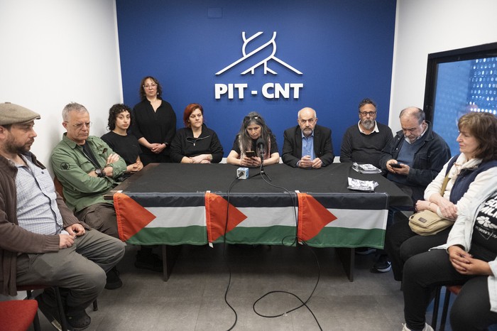 Previo a la conferencia de prensa en la sede del PIT-CNT, el 8 de octubre, en Montevideo. · Foto: Alessandro Maradei Previo a la conferencia de prensa en la sede del PIT-CNT, el 8 de octubre, en Montevideo. · Foto: Alessandro Maradei