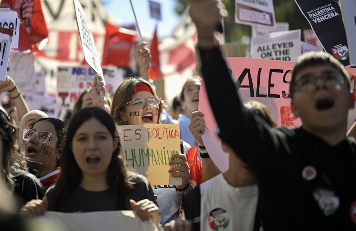 Protesta en apoyo de Palestina y la Global Sumud Flotilla, el 2 de octubre, en Madrid, España. · Foto: Burak Akbulut, Anadolu, AFP Protesta en apoyo de Palestina y la Global Sumud Flotilla, el 2 de octubre, en Madrid, España. · Foto: Burak Akbulut, Anadolu, AFP
