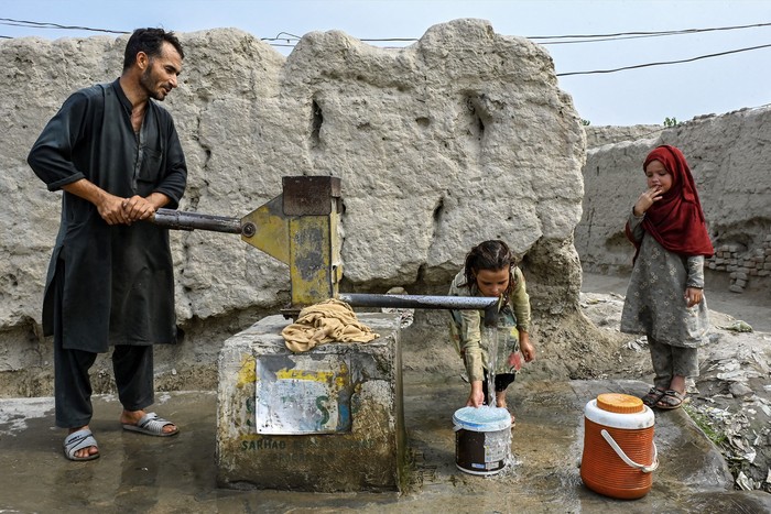 Campo de refugiados de Khurasan, a las afueras de Peshawar en Afganistán, el 10 de agosto. · Foto: Abdul Majeed, AFP Campo de refugiados de Khurasan, a las afueras de Peshawar en Afganistán, el 10 de agosto. · Foto: Abdul Majeed, AFP