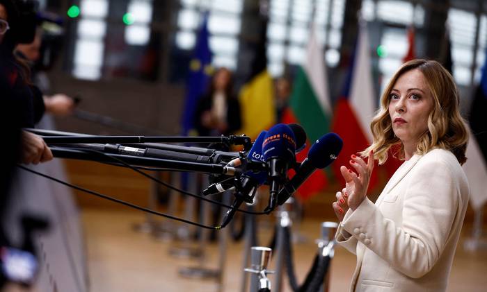 Giorgia Meloni, primera ministra de Italia, el 18 de abril, en Bruselas. · Foto: Kenzo Tribouillard / AFP