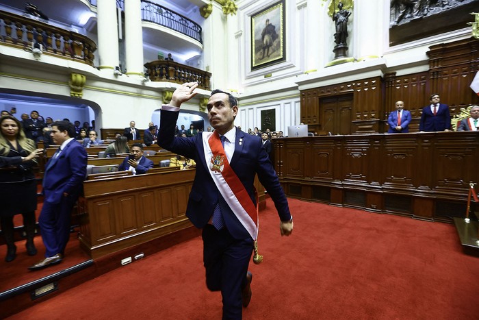 El nuevo presidente interino del Perú, José Jerí Oré, tras su asunción en el Congreso. · Foto: Congreso de Perú, AFP El nuevo presidente interino del Perú, José Jerí Oré, tras su asunción en el Congreso. · Foto: Congreso de Perú, AFP