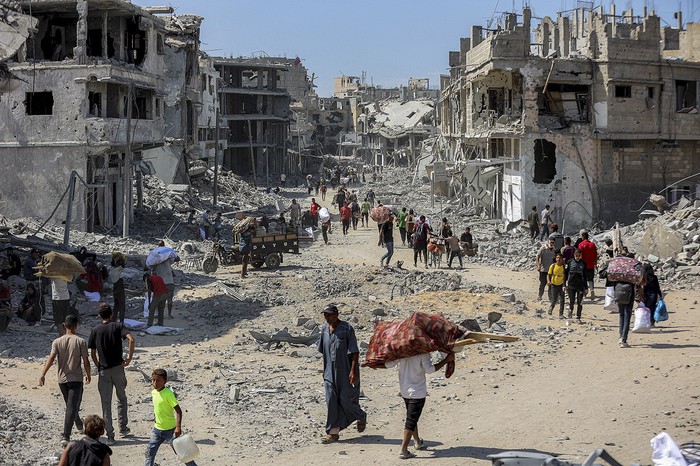 Centro de Jan Junis, al sur de la Franja de Gaza, mientras los desplazados regresan a sus hogares tras la retirada de las fuerzas israelíes. · Foto: Omar Al-Qattaa, AFP Centro de Jan Junis, al sur de la Franja de Gaza, mientras los desplazados regresan a sus hogares tras la retirada de las fuerzas israelíes. · Foto: Omar Al-Qattaa, AFP