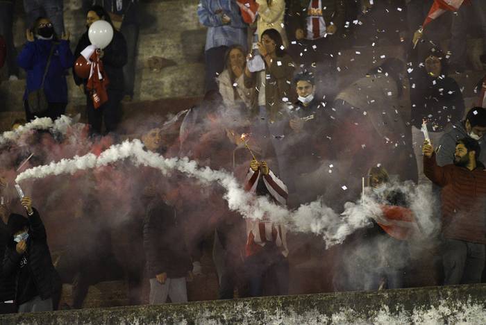 Hinchas de Lavalleja, 17ª Copa Nacional de Clubes, en el Estadio Juan A. Lavalleja, en Minas. (archivo, diciembre de 2021) · Foto: Fernando Morán