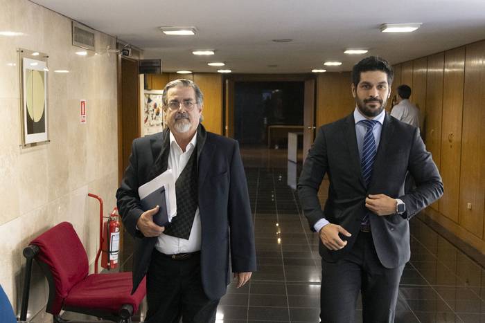 Gustavo Zubía y Andrés Ojeda, el 17 de abril, en el anexo del Palacio Legislativo. · Foto: Ernesto Ryan